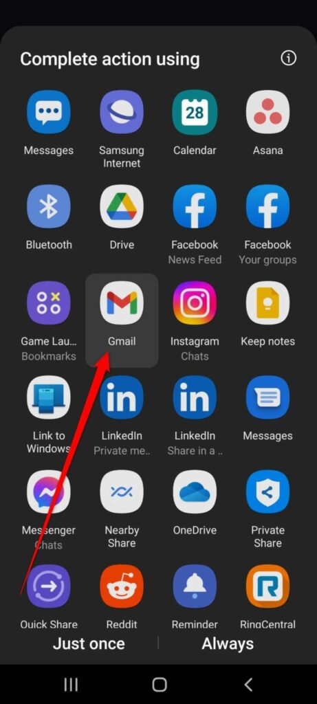 Arrow pointing at the Gmail app
