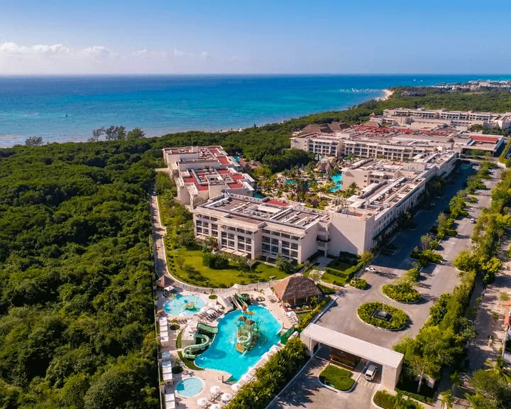 How to organize a retreat: Site of the Paradisus Playa Del Carmen for OpenPhone's retreat