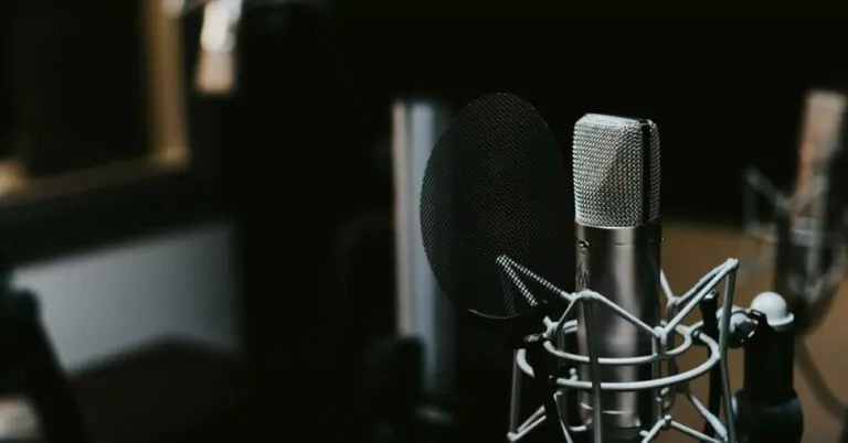 using a microphone for recording a professional voicemail greeting